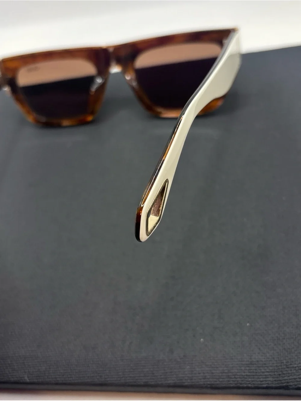 Quay Australia Dollar Signs Sunglasses Ivory/Brown Gold Polarized Cat Eye Trendy